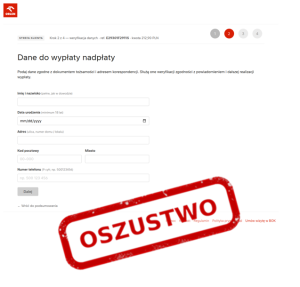 Strona z formularzem danych osobowych do rzekomej wypłaty nadpłaty, oznaczona jako oszustwo czerwonym stemplem.